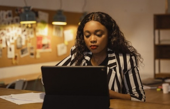 Communiquer sur les réseaux sociaux avec des supports visuels