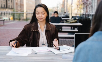 Maîtriser les bases de la grammaire anglaise pour le call center – partie 3