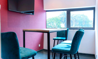 Salle de réunion pour 4 personnes, en demi-journée